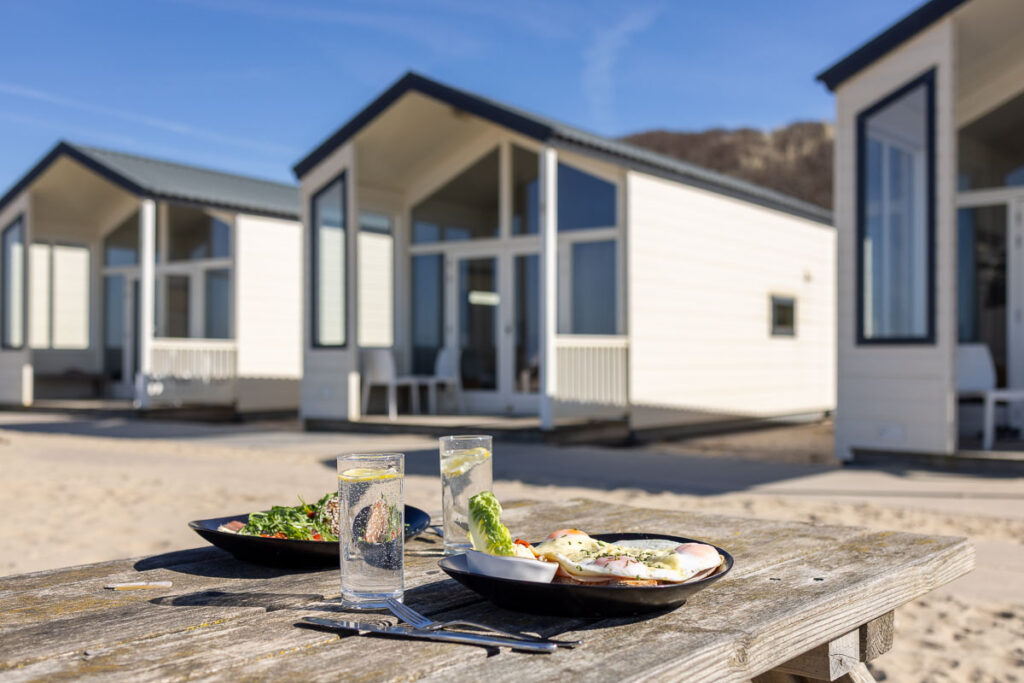 Lunchen bij het strandhuisje