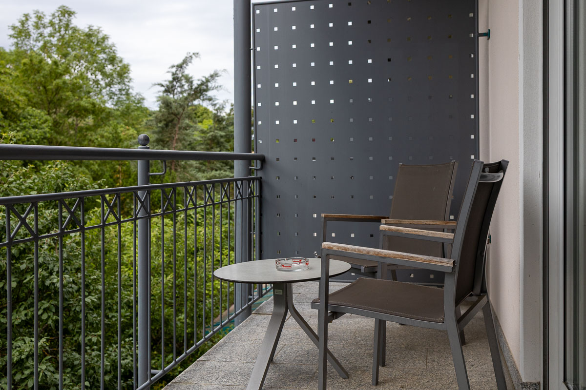 Balkon van de kamer