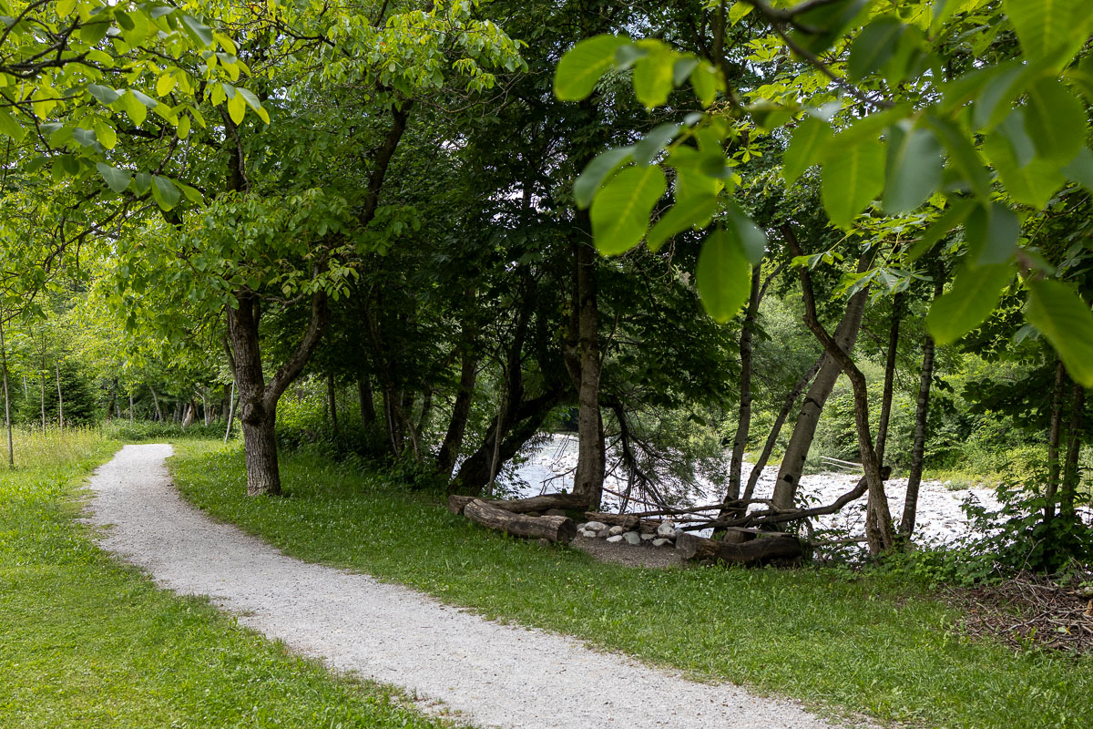 Vuurplaats langs de rivier