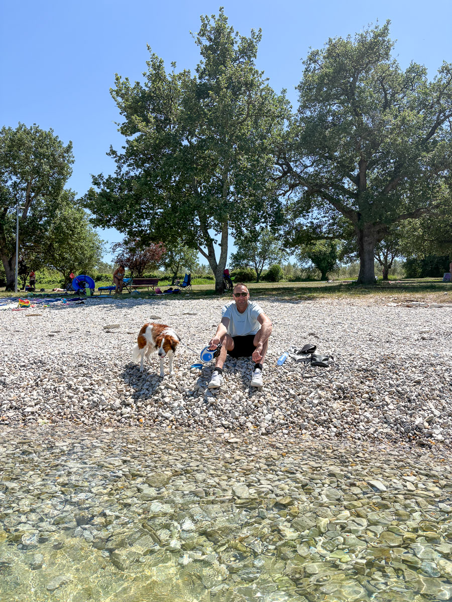 Kiezelstrand bij Porec