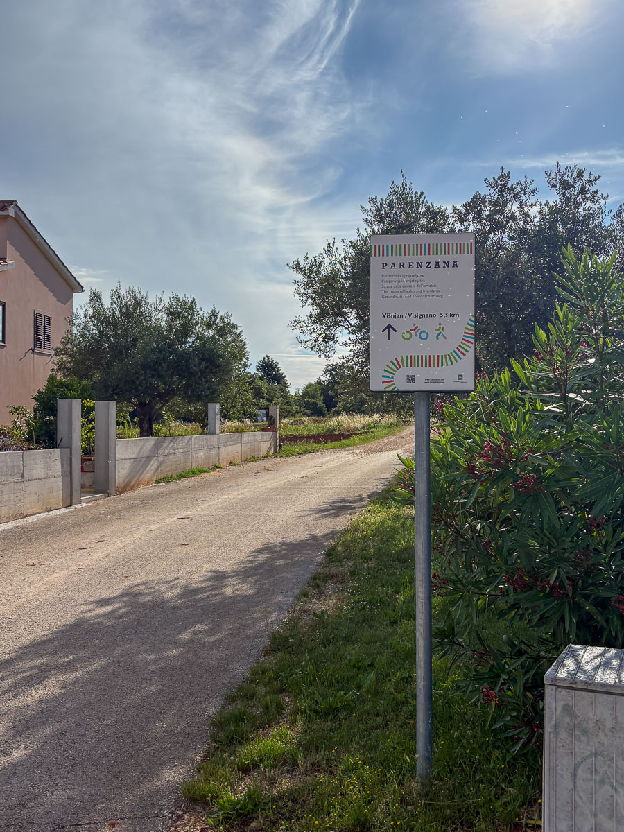 De wandeling staat goed aangegeven