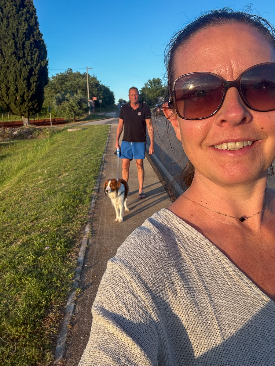 Avond wandeling door het dorpje