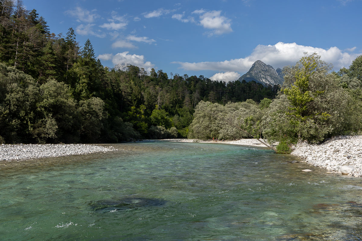 Wandeling langs de soca rivier