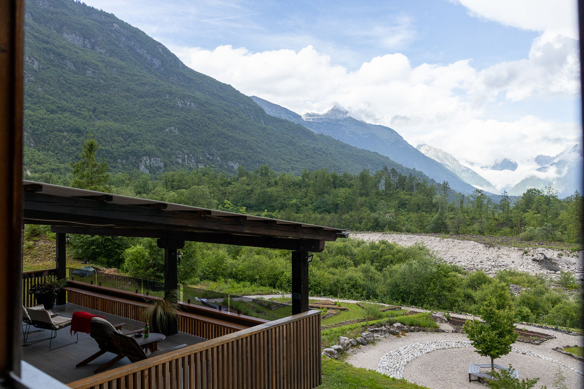 Uitzicht vanuit Double room, onderin zie je het terras