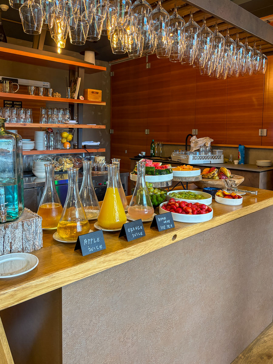 Ontbijt buffet met verse sapjes